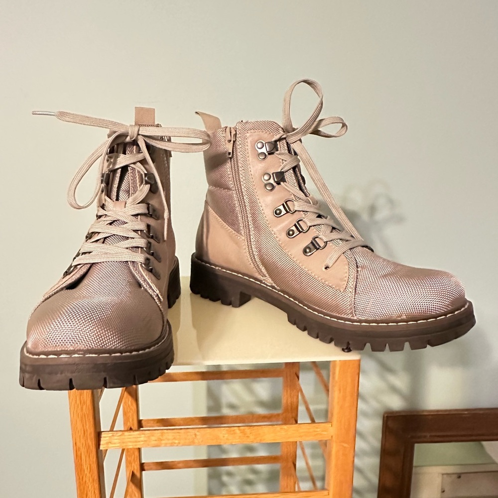 Cliffs by WHITE MOUNTAIN Tan Combat Boots for Everyday Adventures NWOT